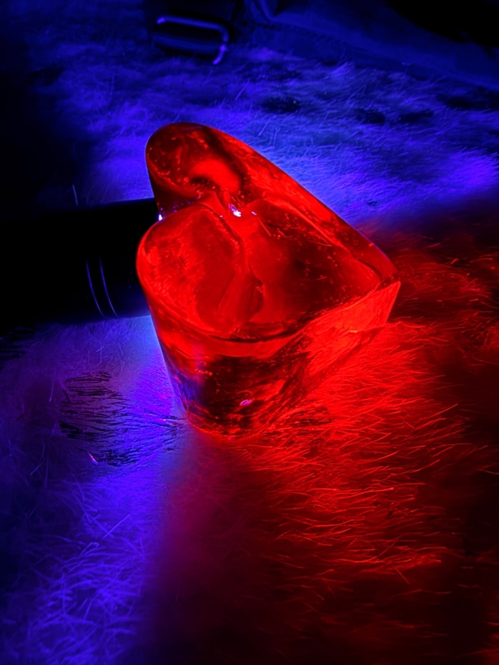 UV Reactive Red Glass Heart Paperweight Glows Under Blacklight Unique Art‎ Decor